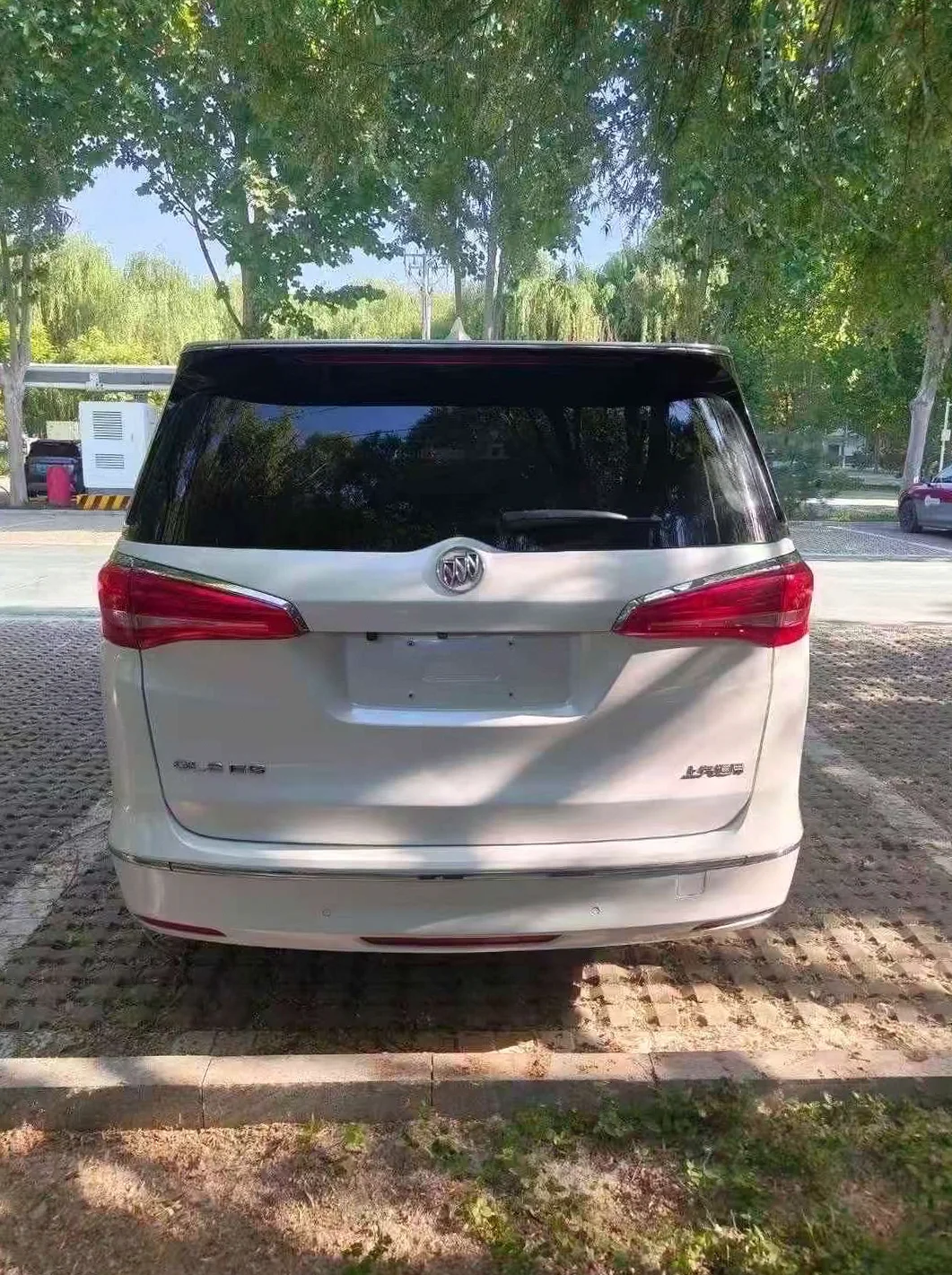 别克GL8 后面外观二
