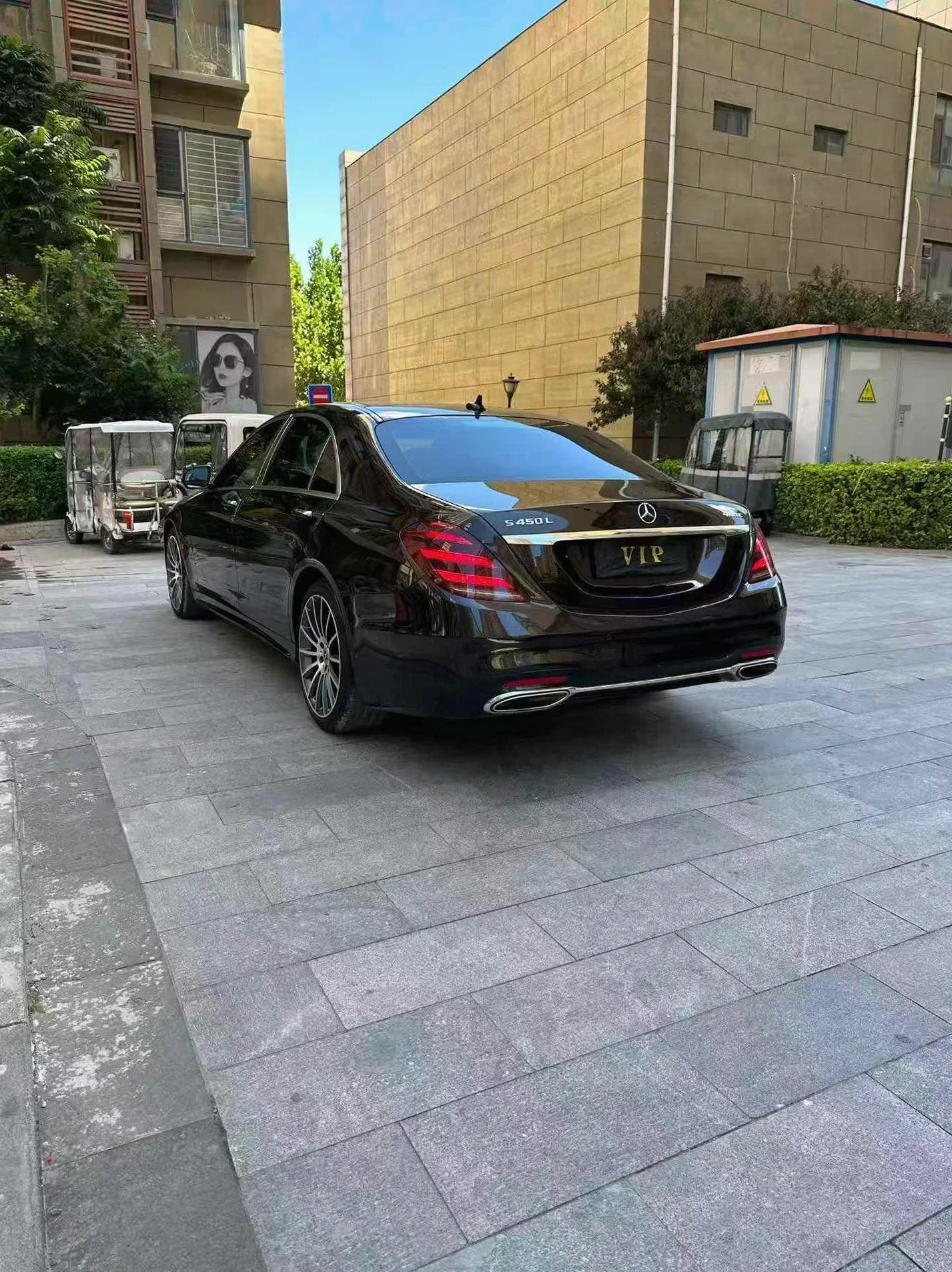 奔驰迈巴赫S级 内饰后排