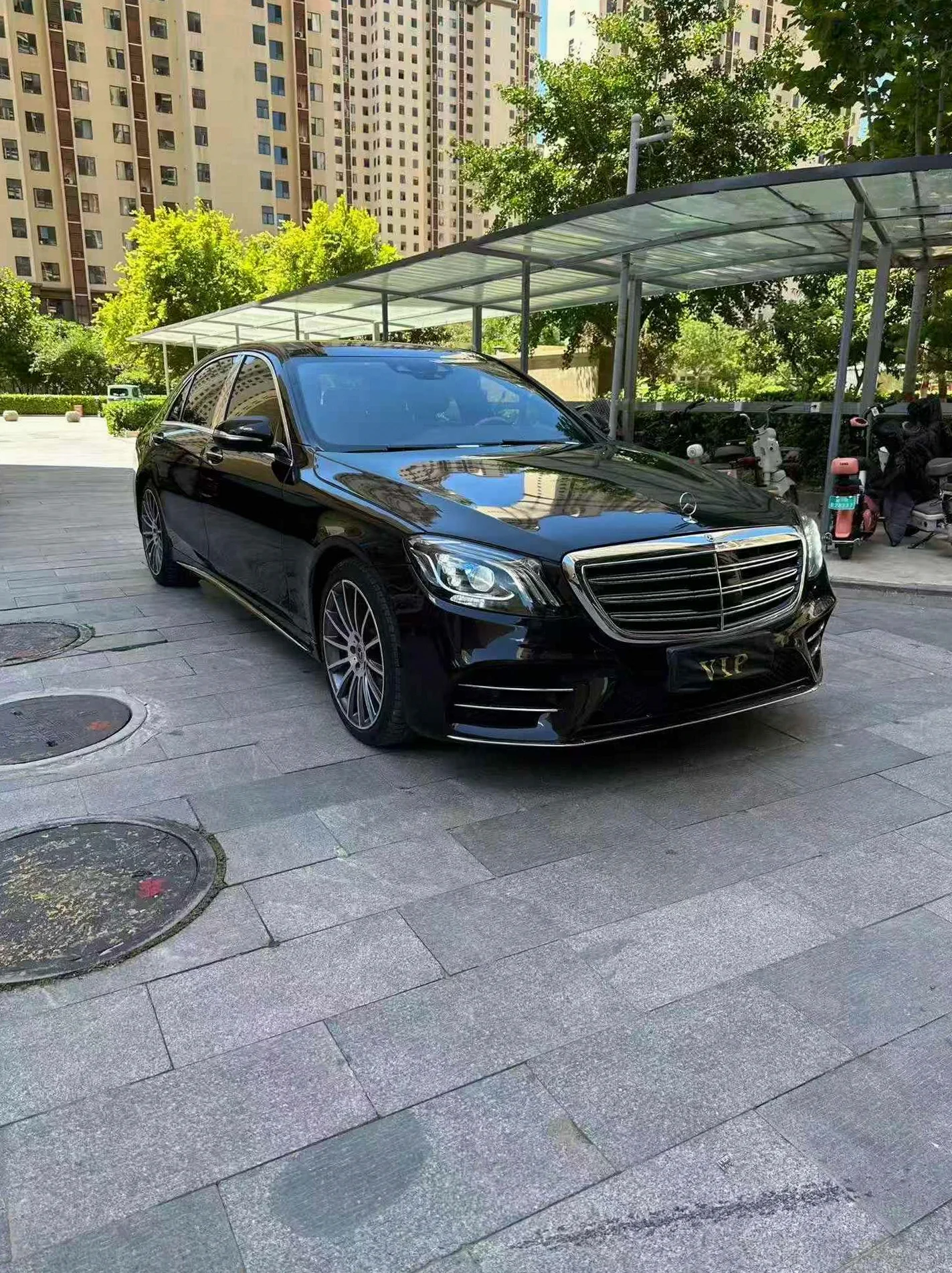 奔驰迈巴赫S级 正面外观二