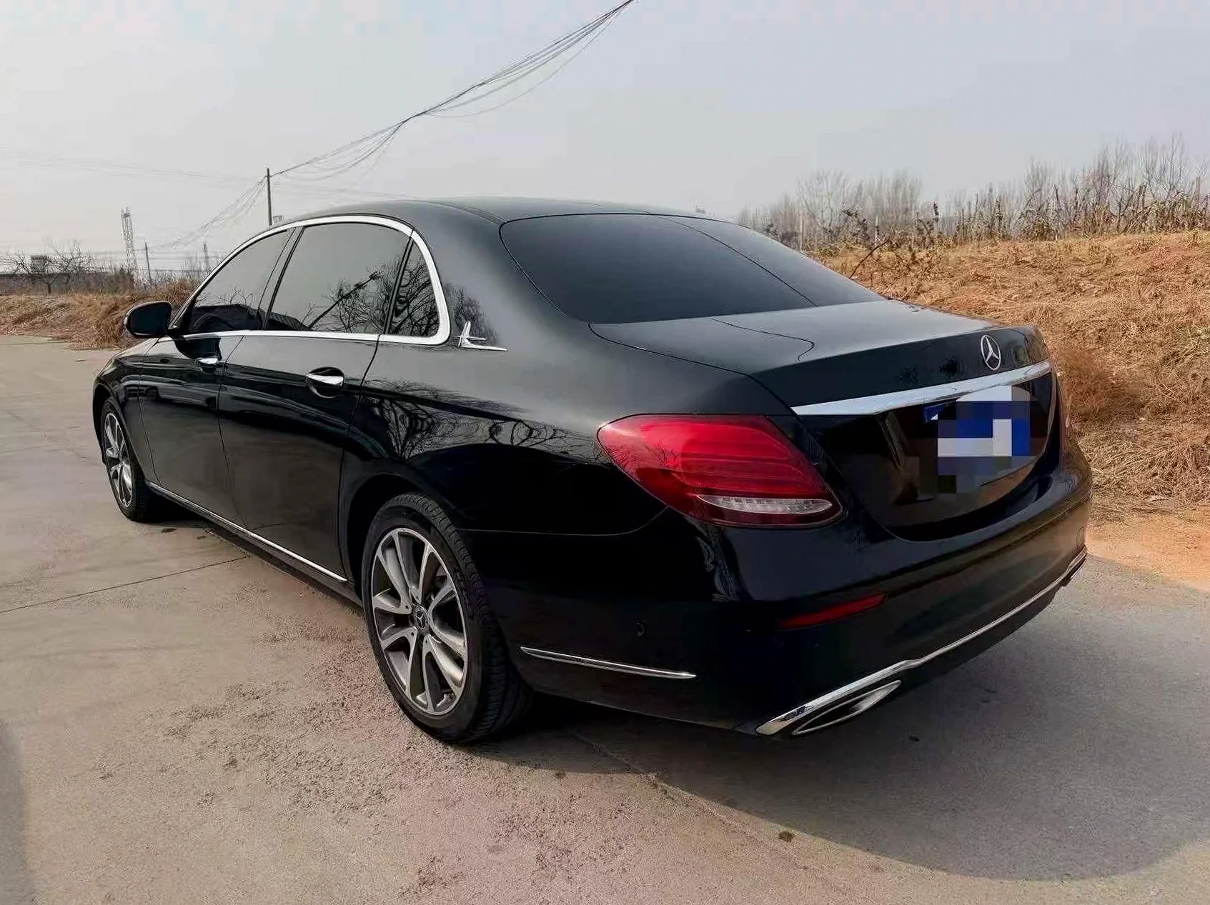 奔驰E 后面外观三