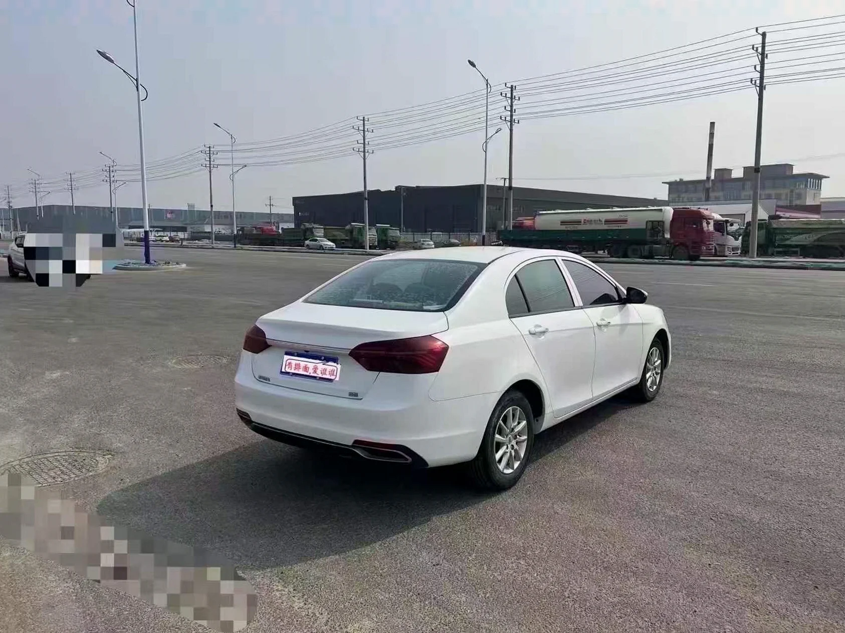 吉利帝豪 后面外观三