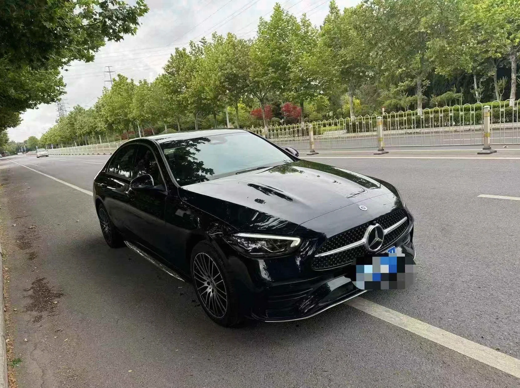 奔驰C 正面外观二