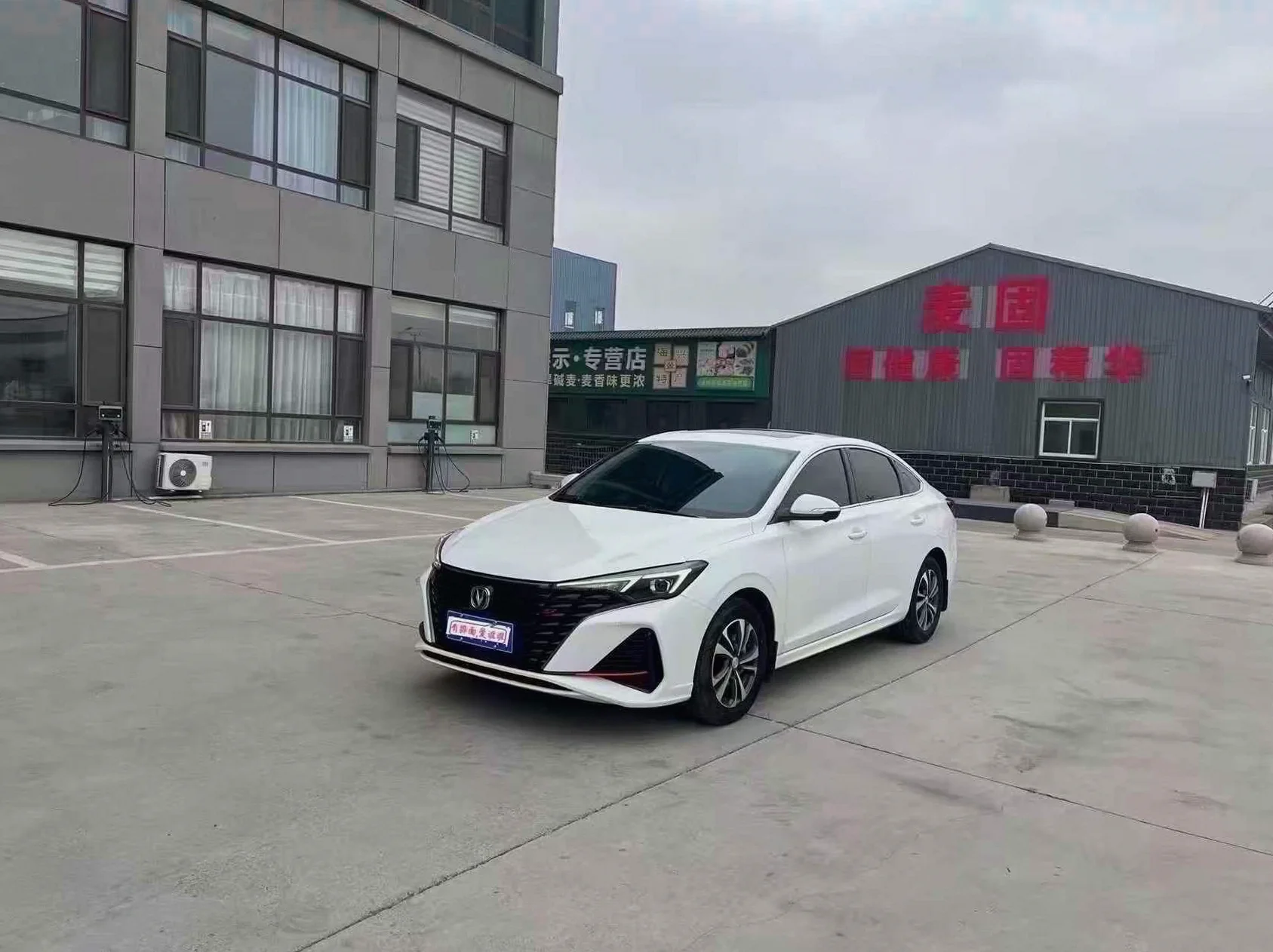 长安汽车逸动 正面外观三
