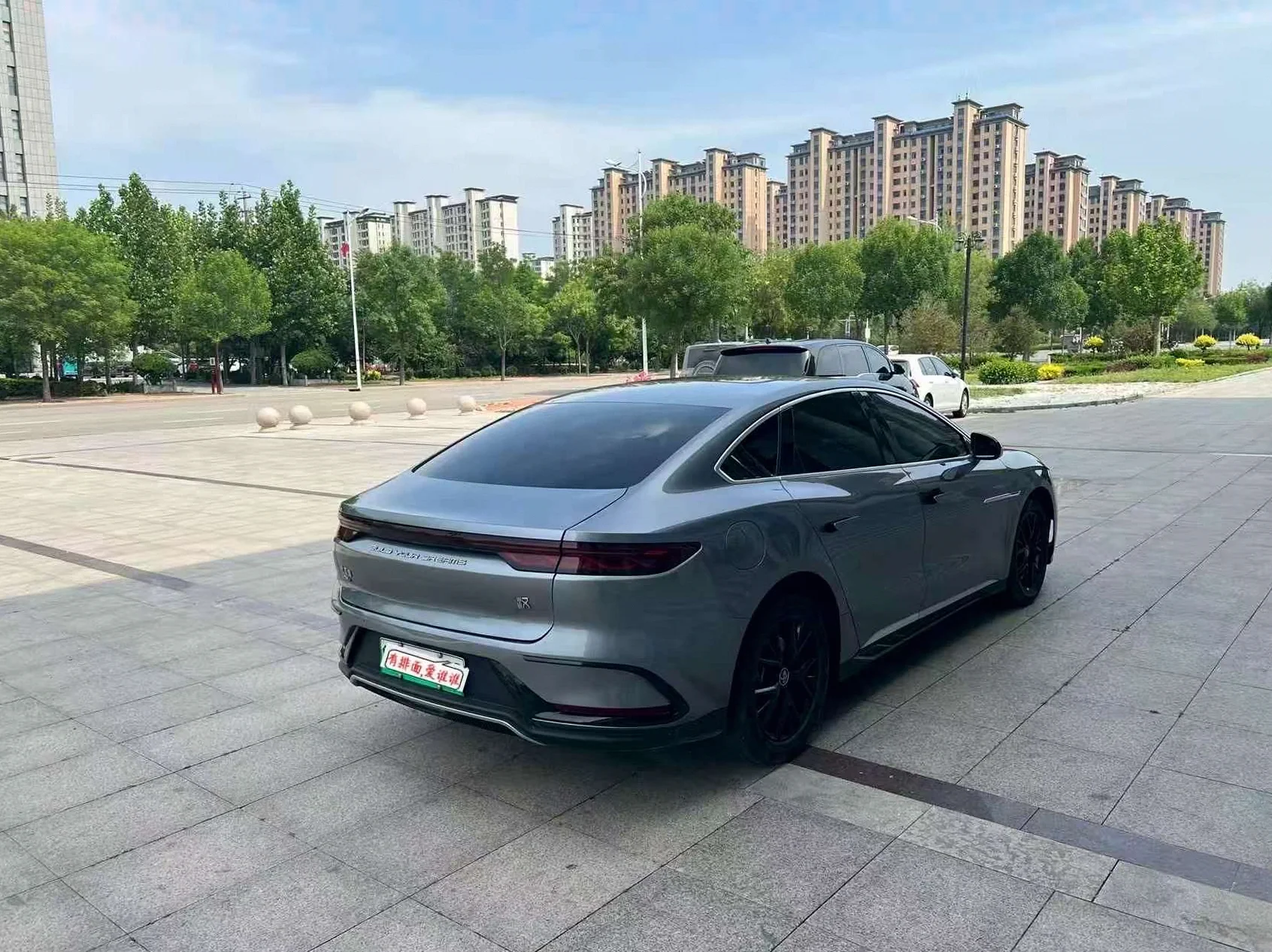 比亚迪汉 后面外观三