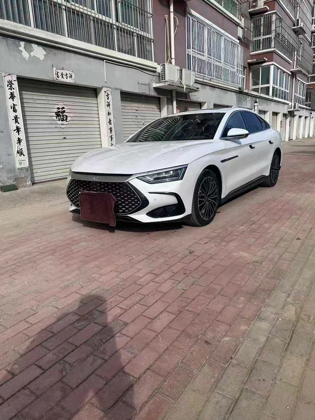 比亚迪汉 正面外观三