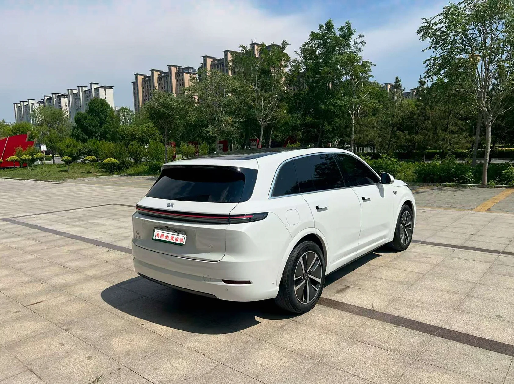 理想L7 后面外观二