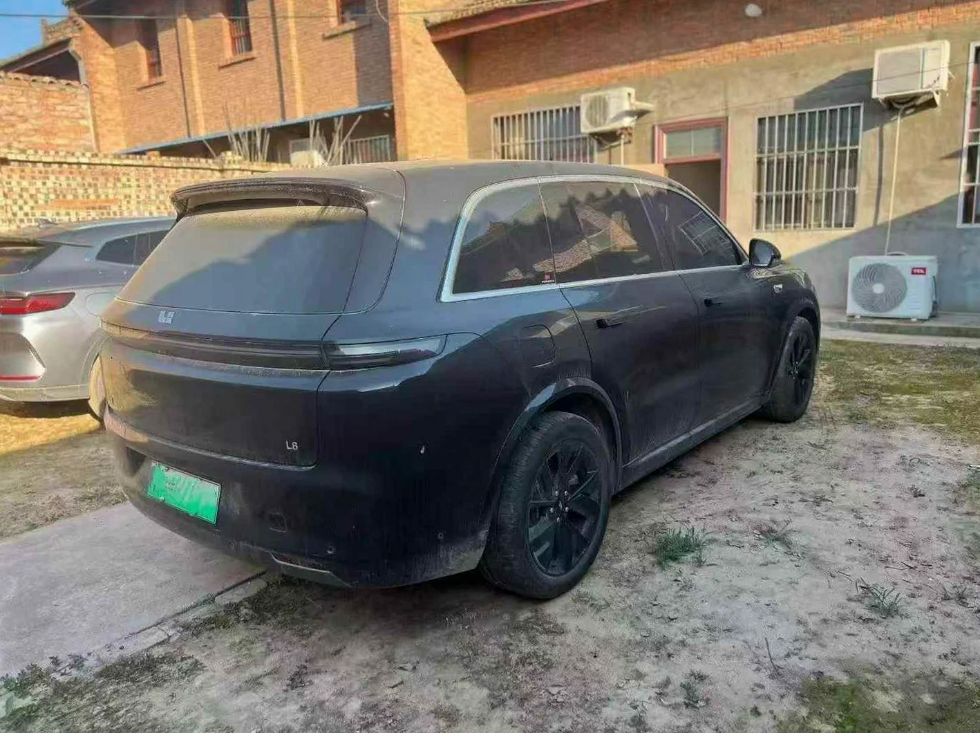 理想L8 后面外观二