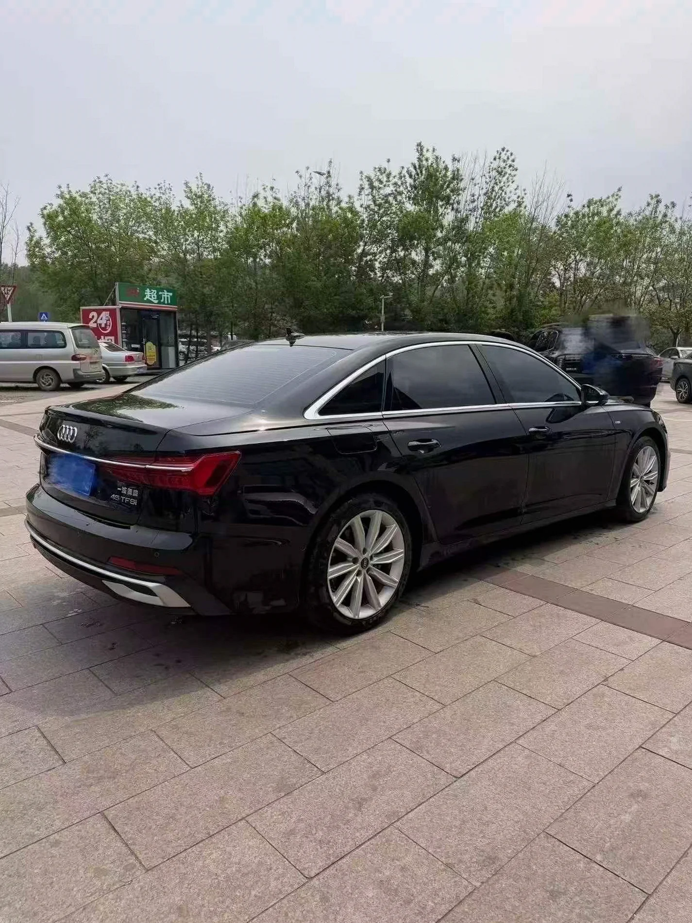 奥迪A6L 后面外观三