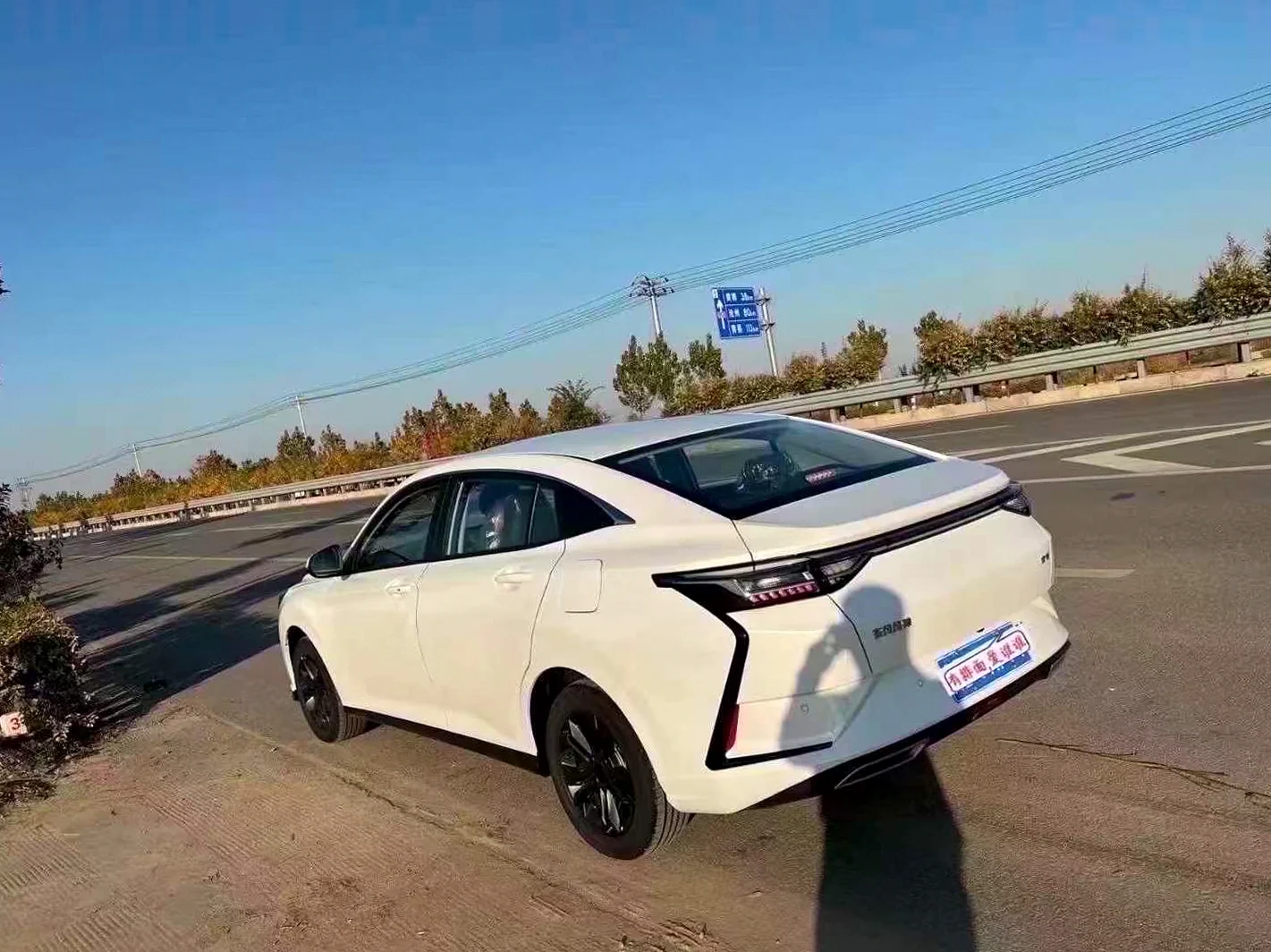 东风奕炫 后面外观三