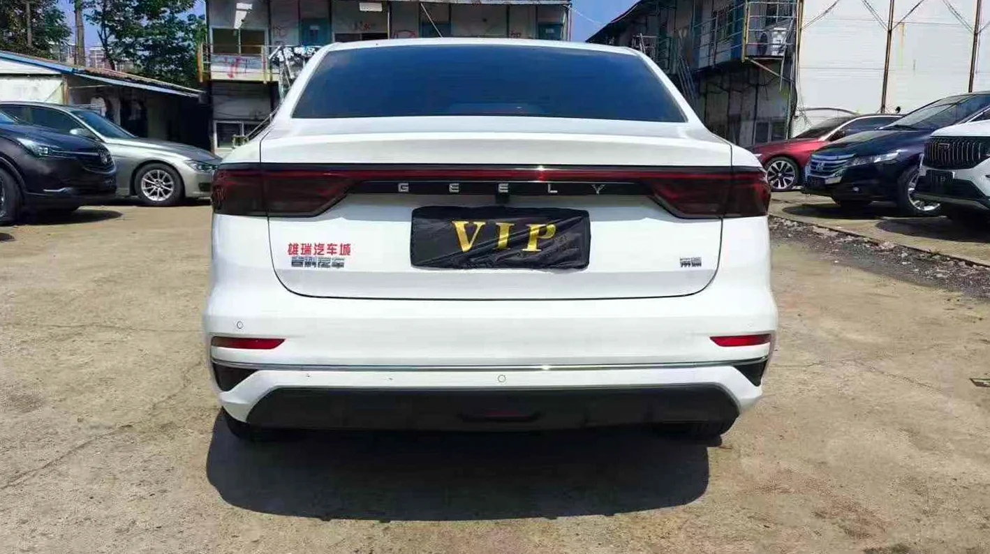吉利帝豪 驾驶室