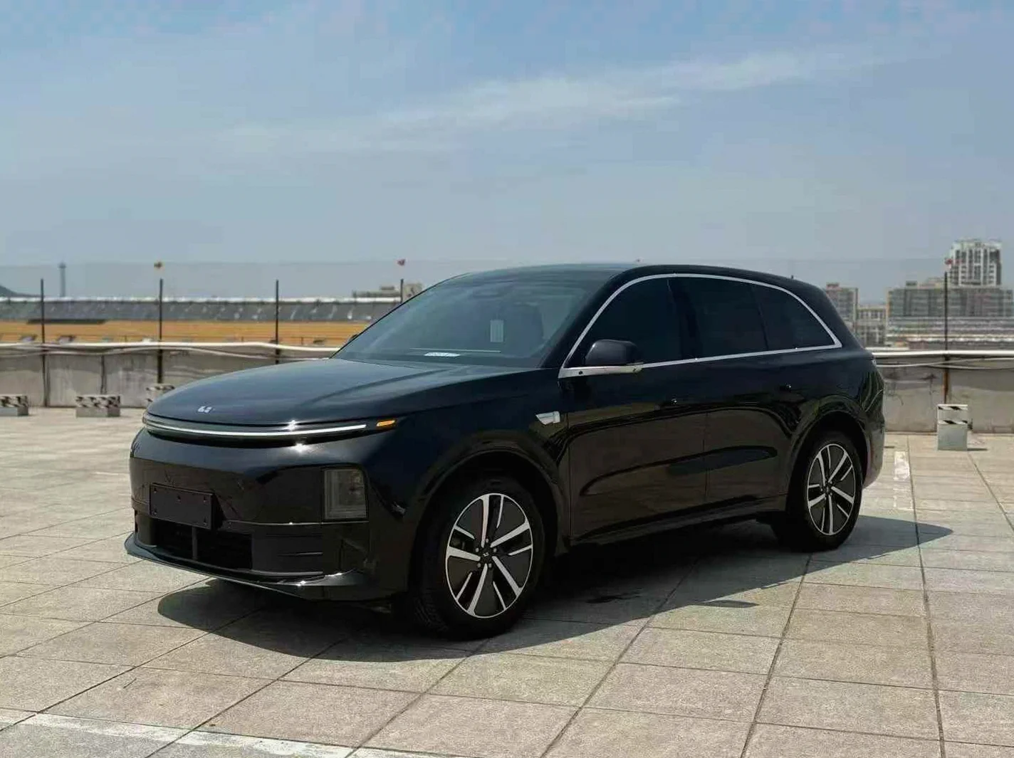 理想L6 正面外观三