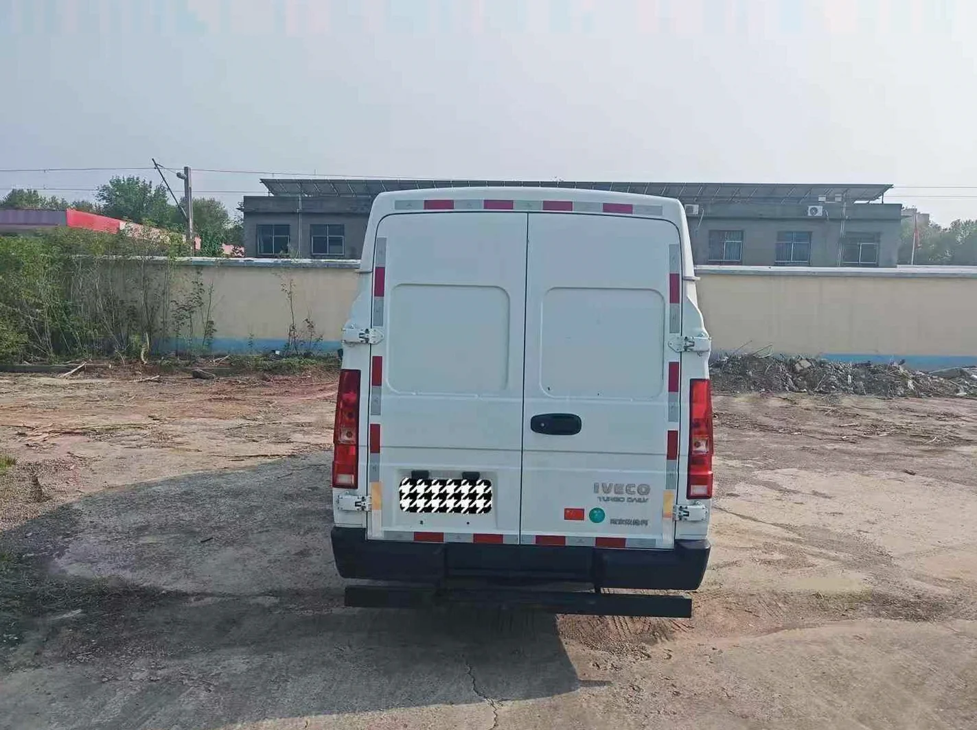 依维柯得意 后面外观二