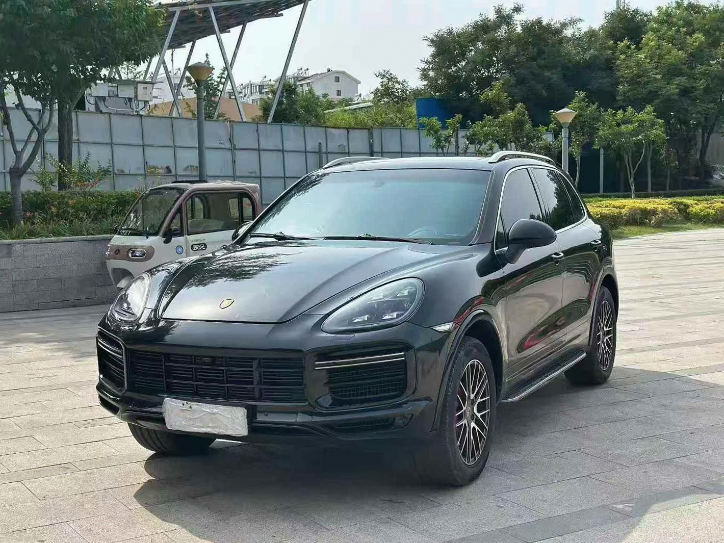 保时捷卡宴 正面外观二