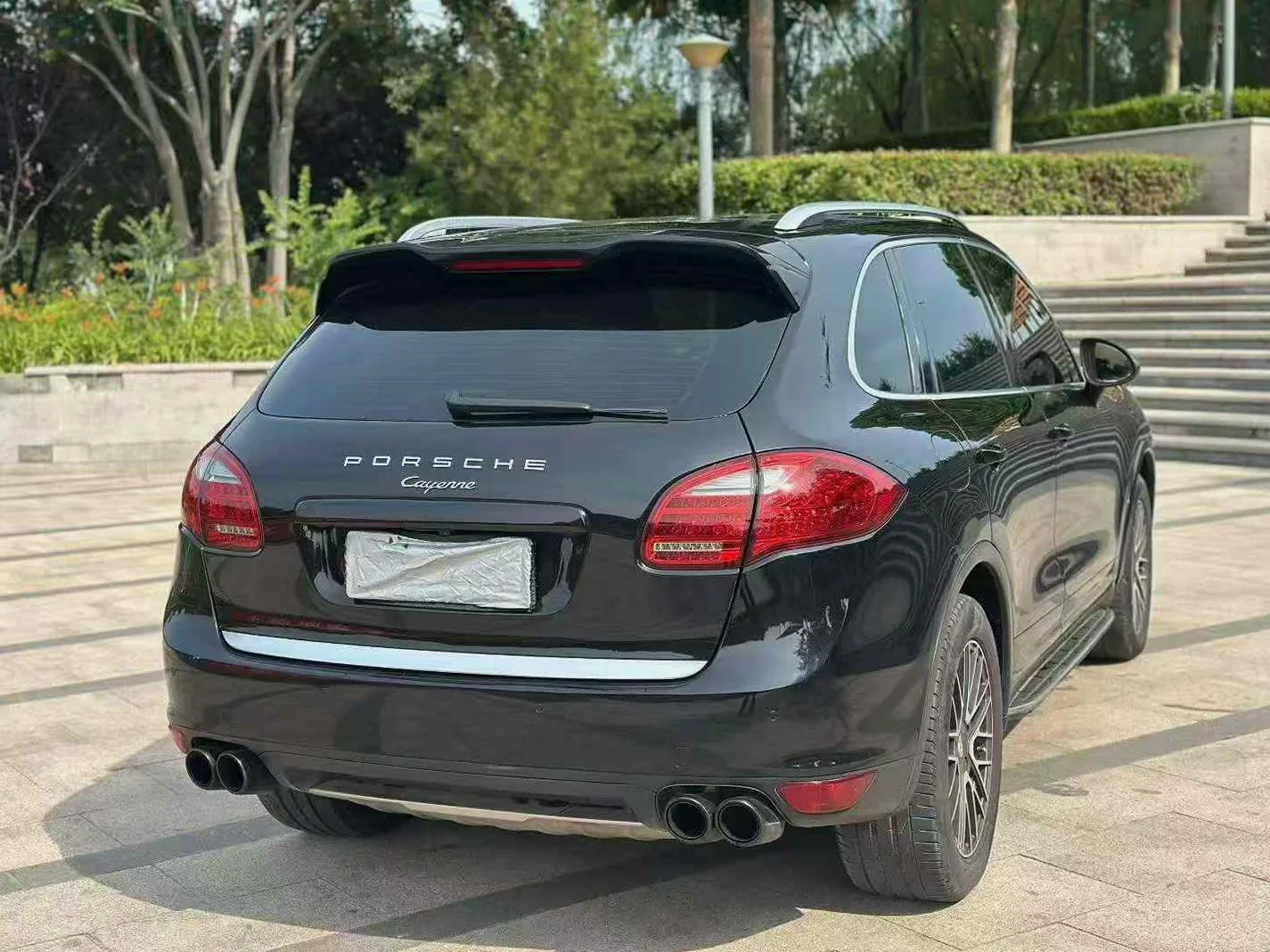 保时捷卡宴 后面外观二
