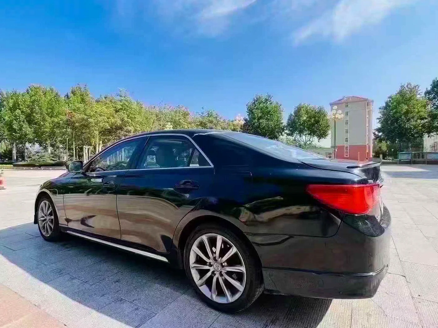 丰田锐志 后面外观三