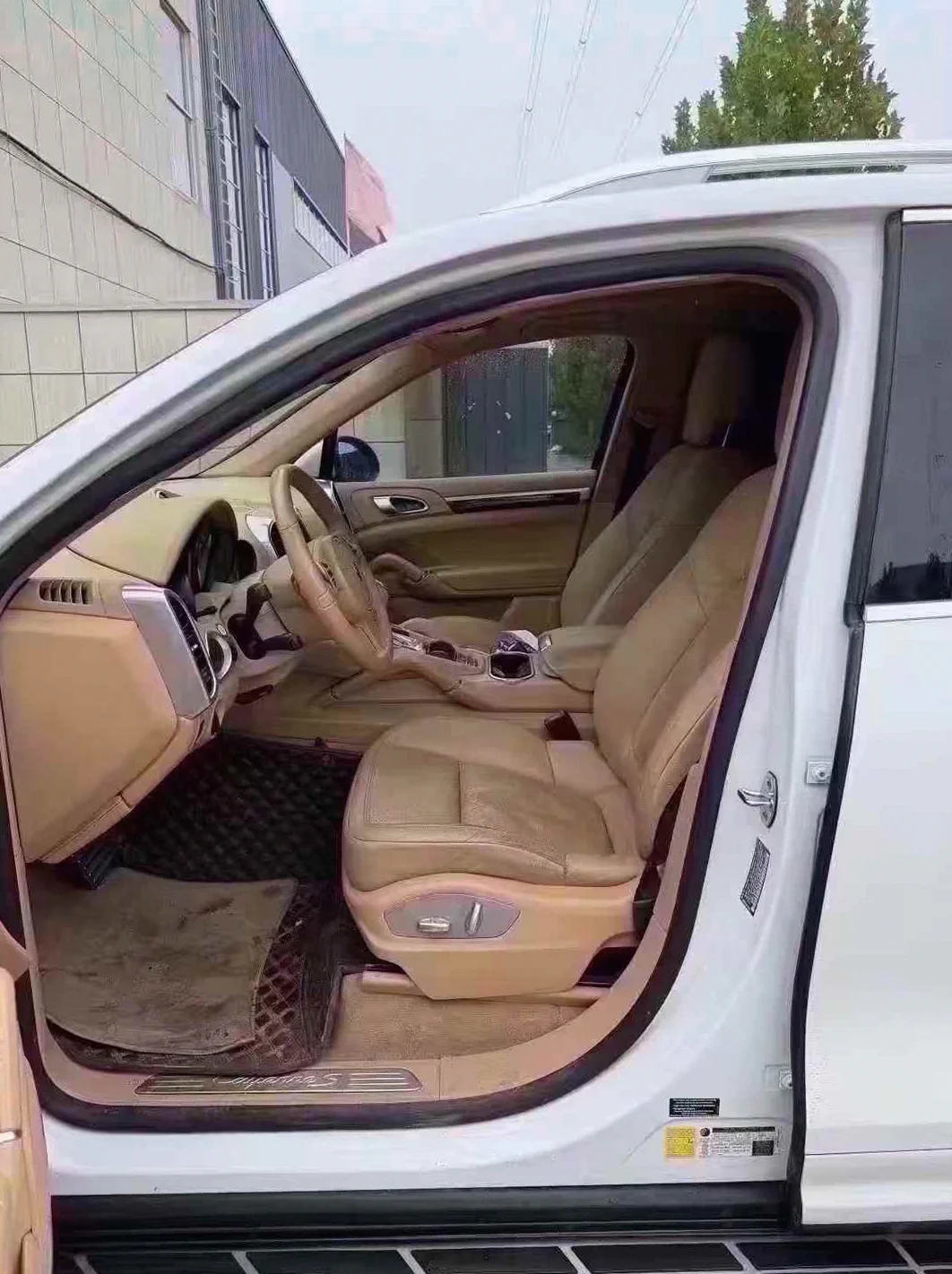 保时捷卡宴 驾驶室