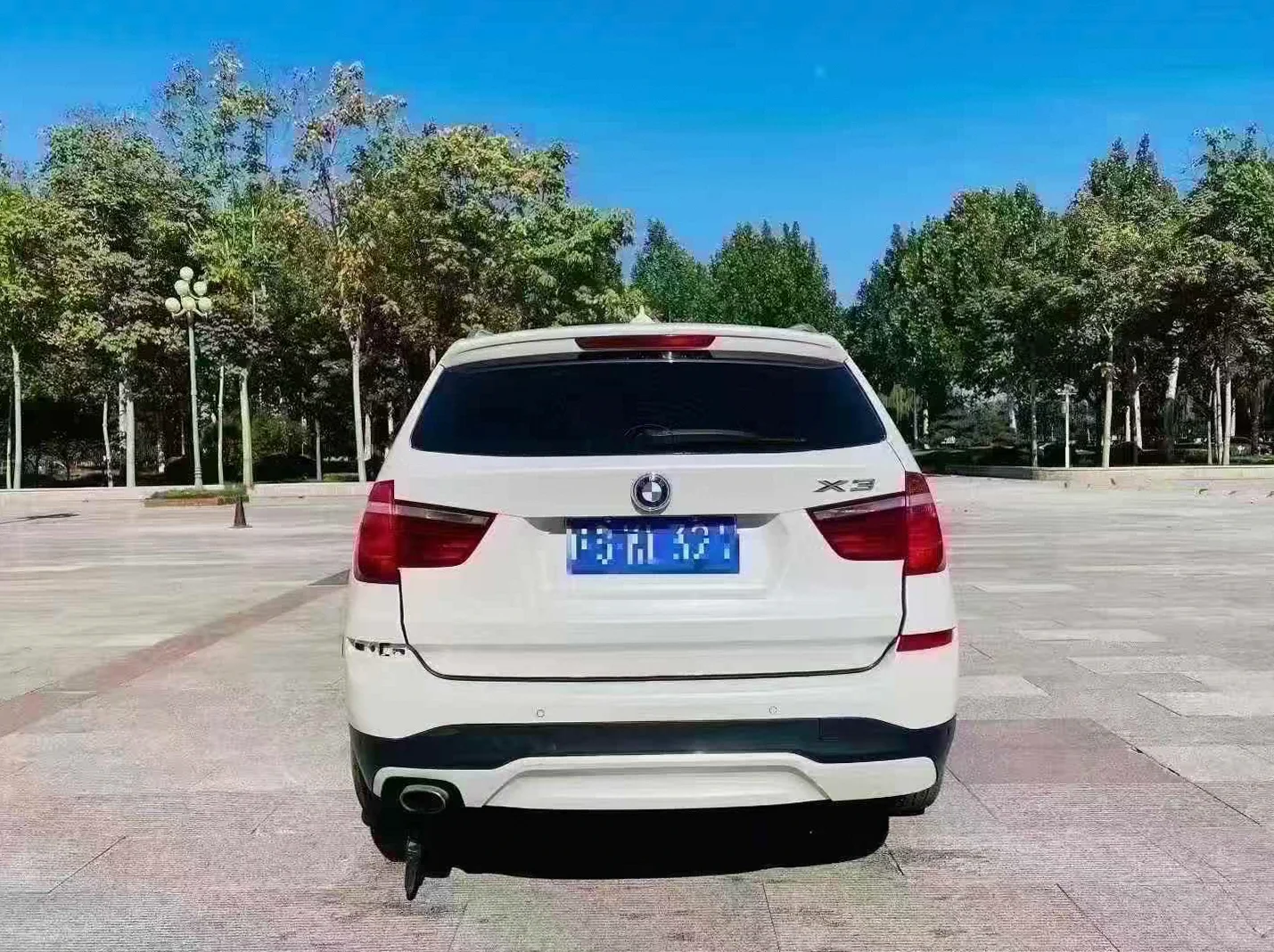 宝马X3 后面外观一
