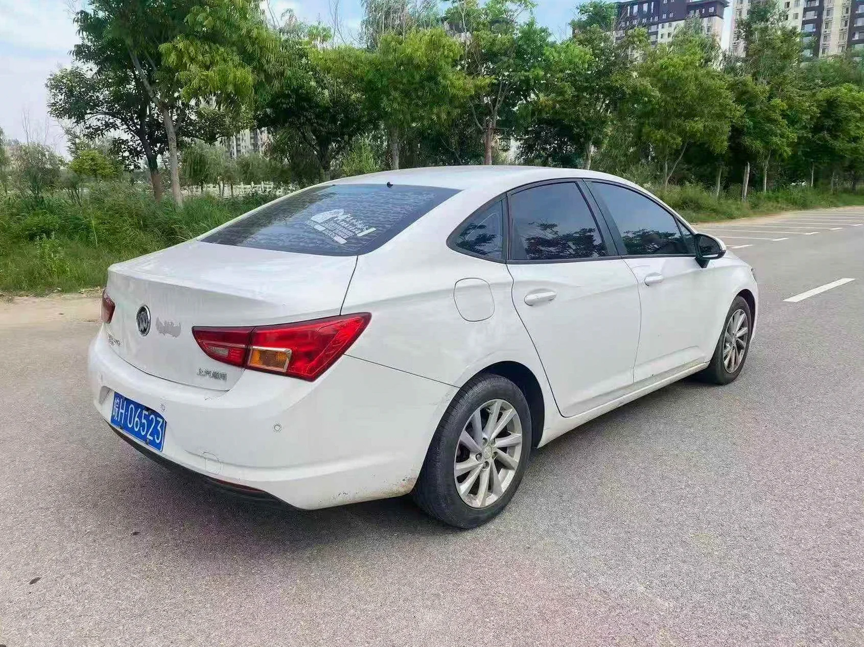 别克威朗 内饰前排