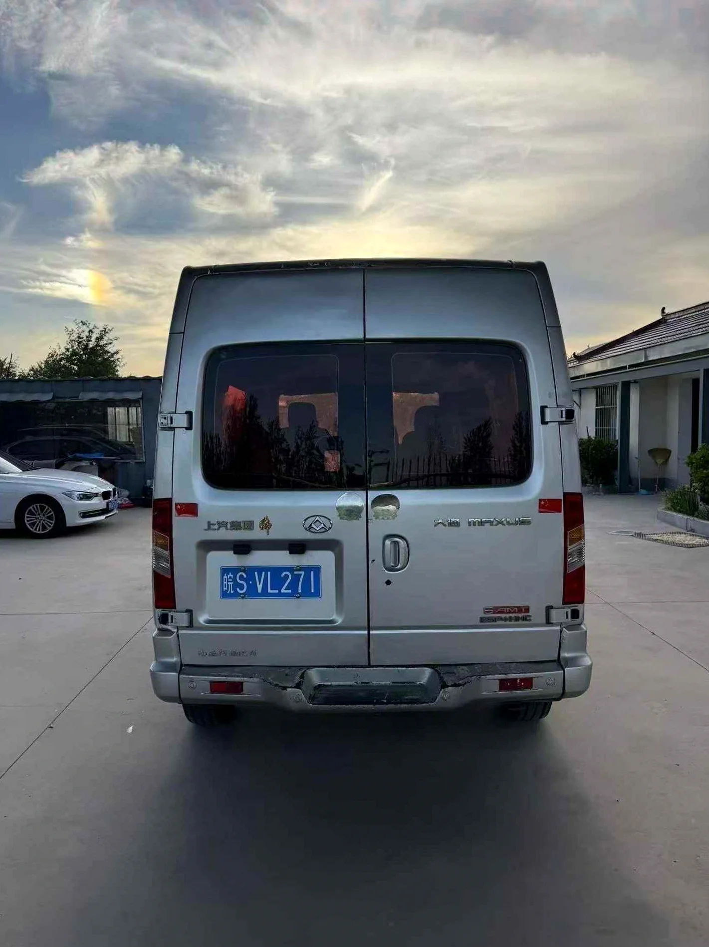 大通V80 后面外观一
