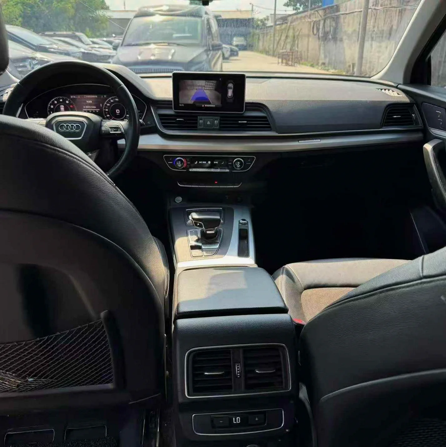 奥迪Q5 后面外观一