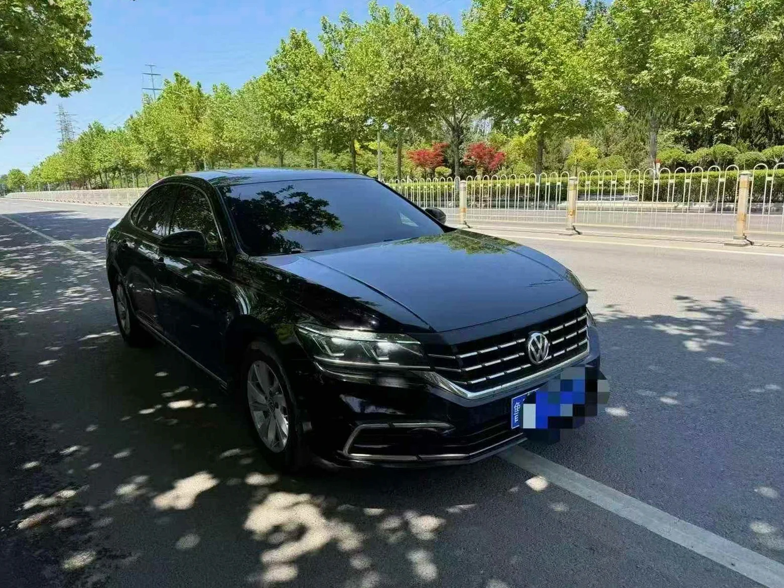 大众帕萨特 正面外观二