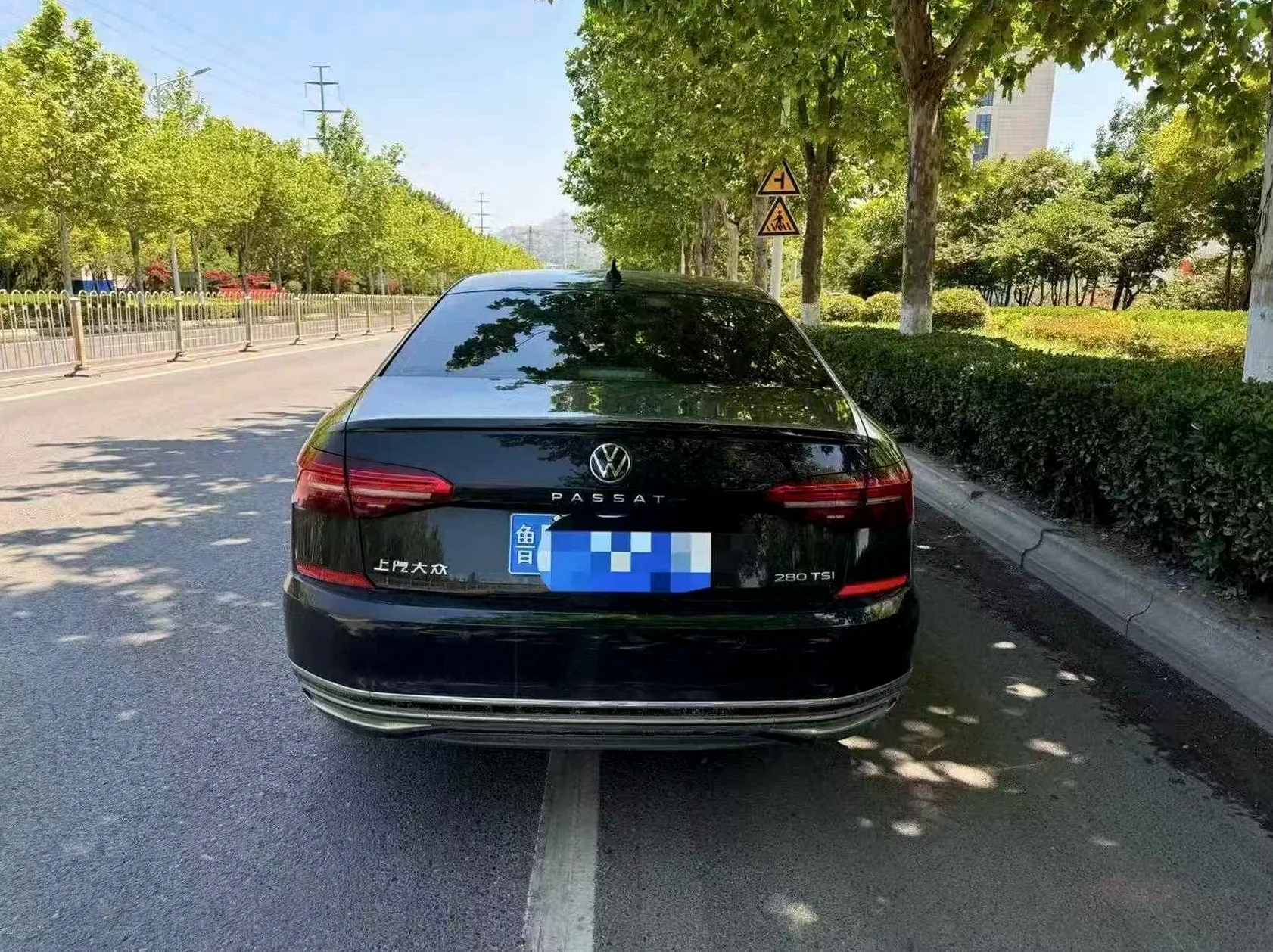 大众帕萨特 后面外观一