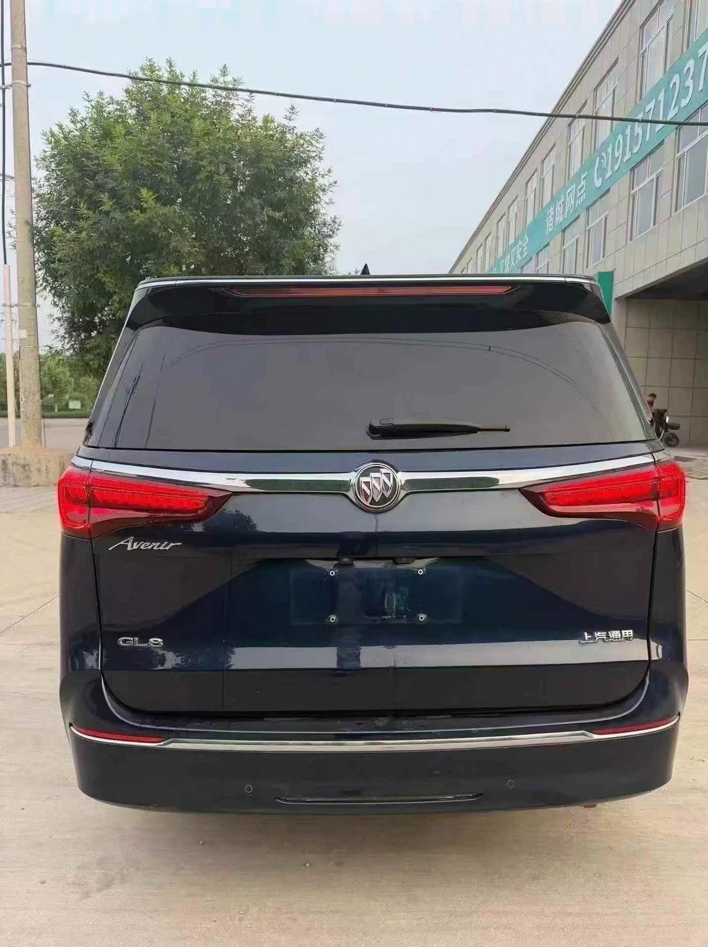 别克GL8 后面外观一