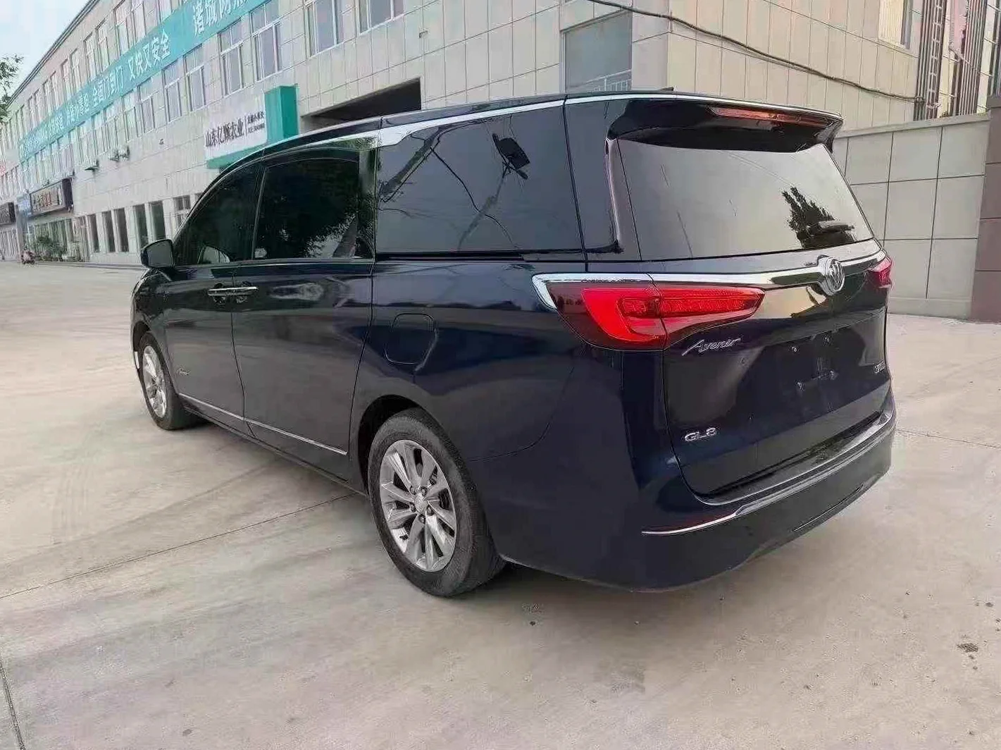 别克GL8 后面外观三