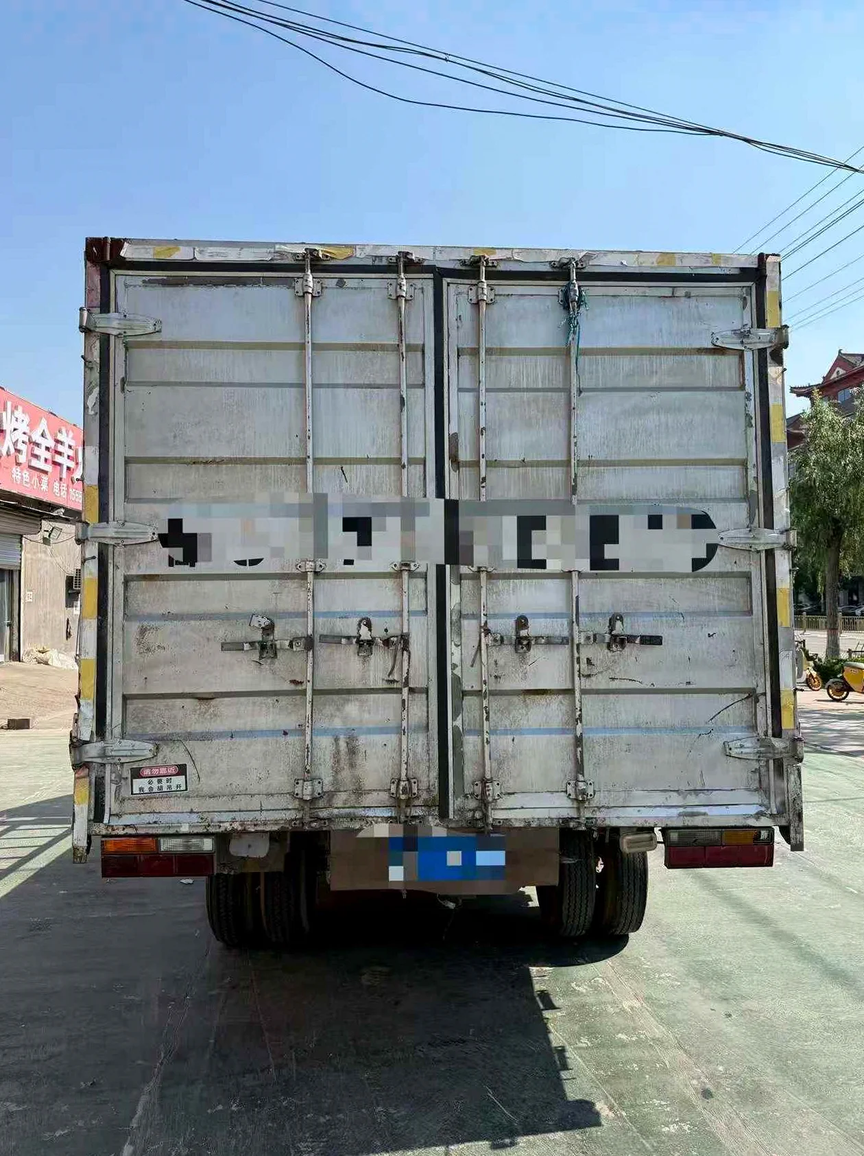 陕汽德龙 后面外观一