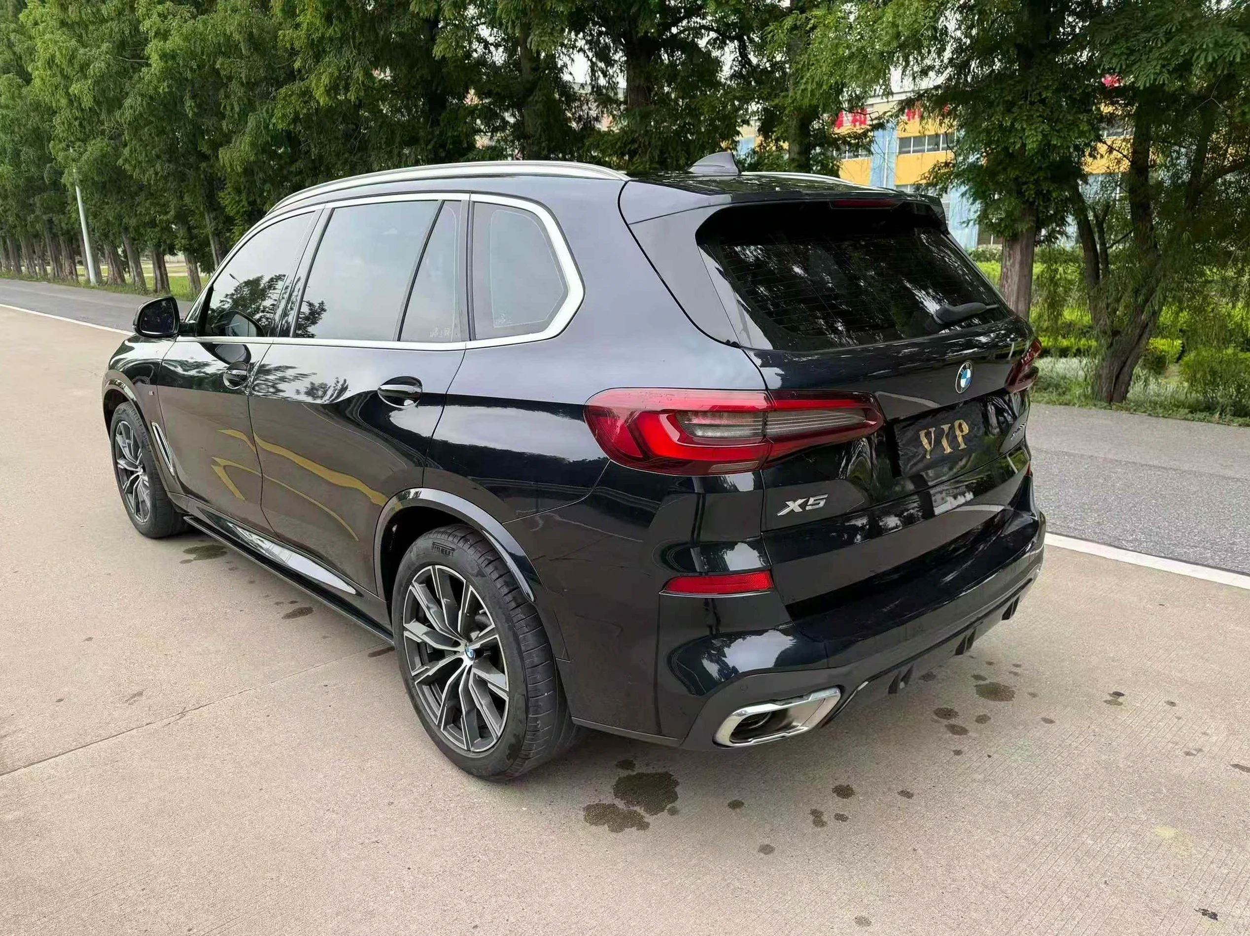 宝马X5 后面外观三