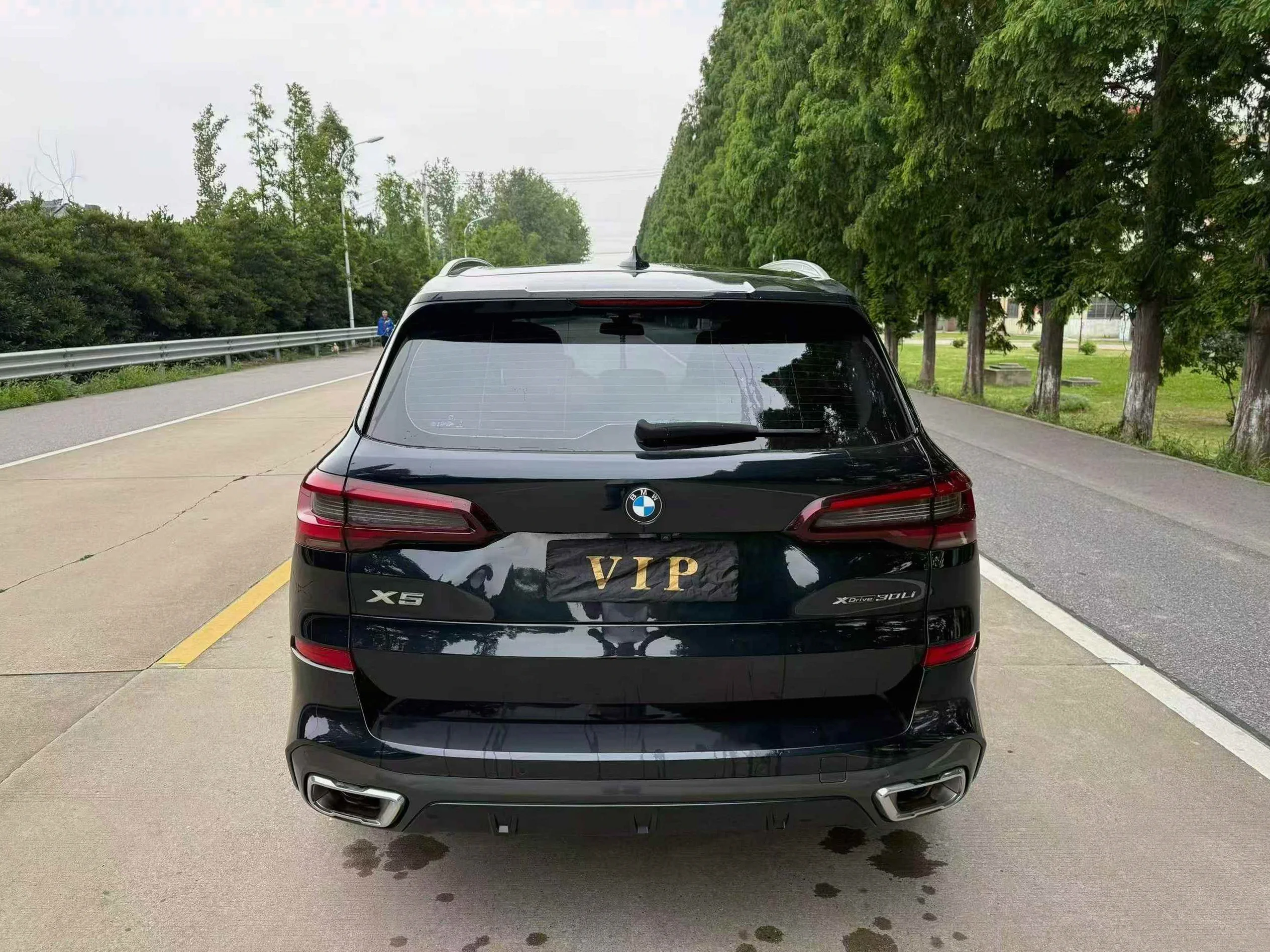 宝马X5 后面外观一