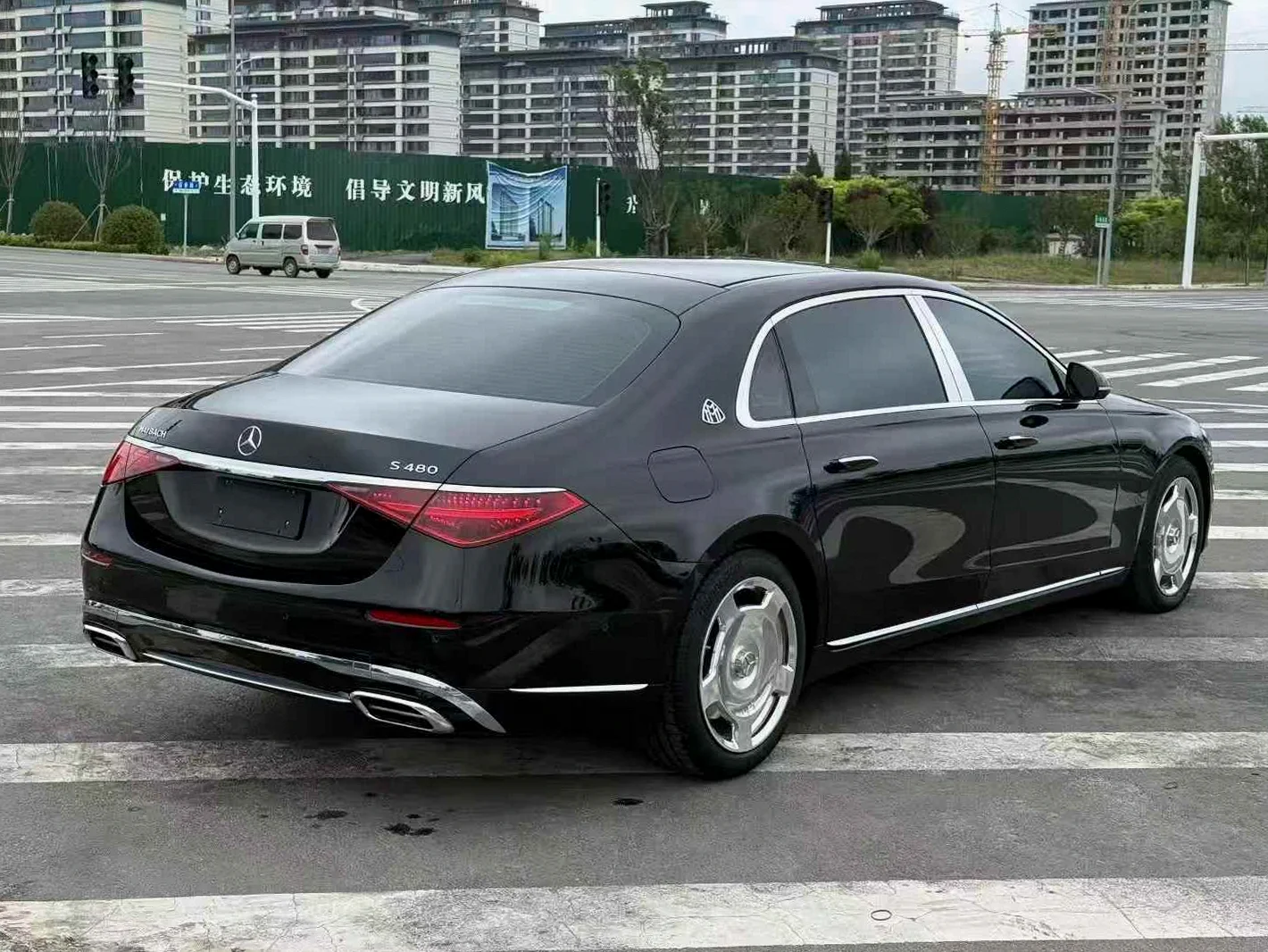 奔驰迈巴赫S级 正面外观三