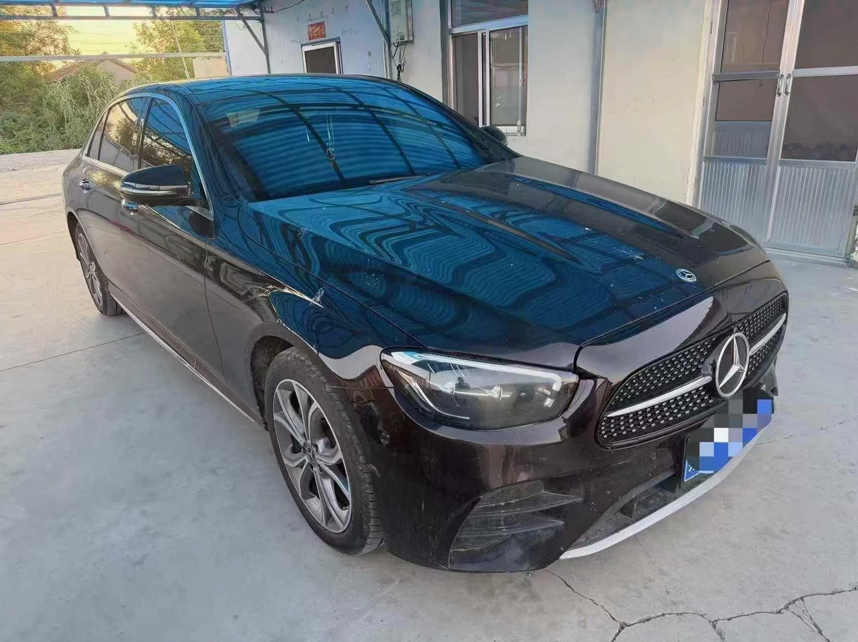 奔驰E 正面外观三