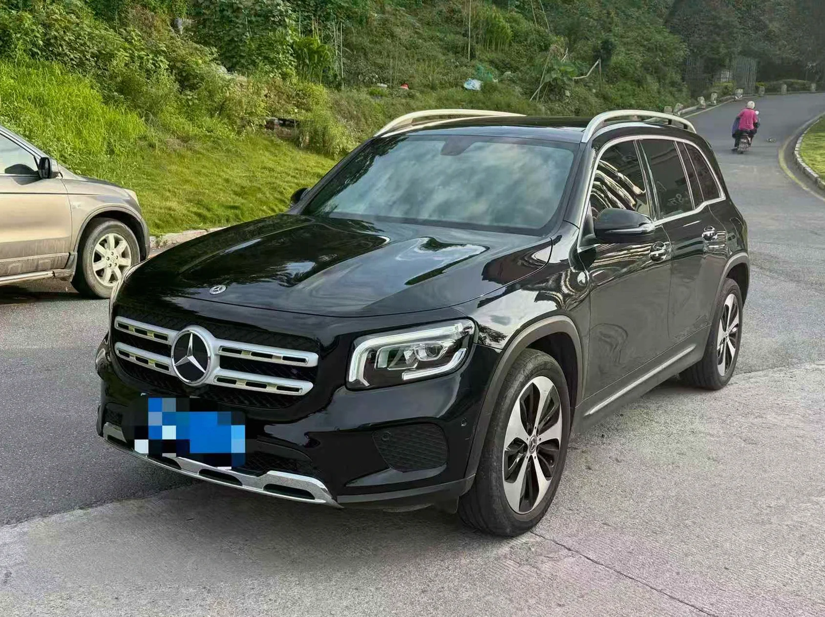 奔驰GLB 正面外观三