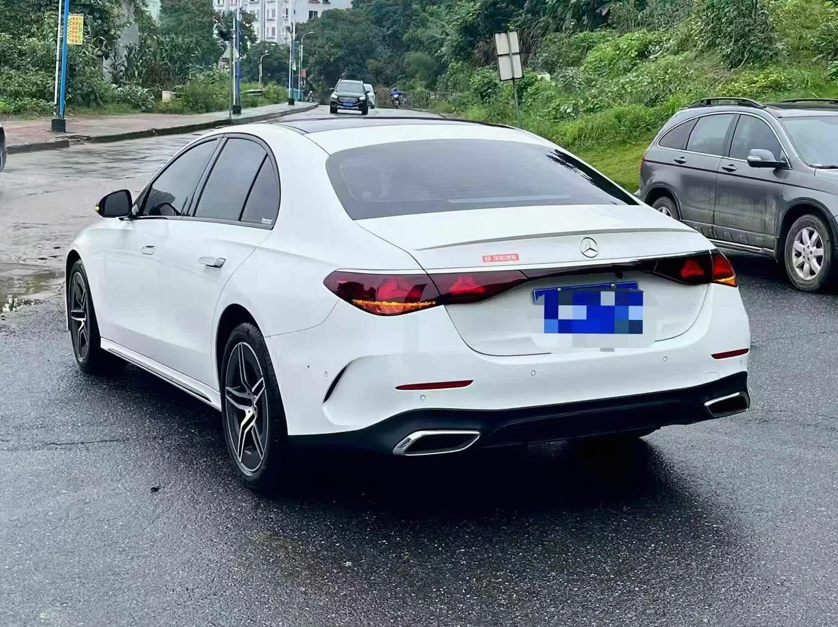 奔驰E 内饰前排