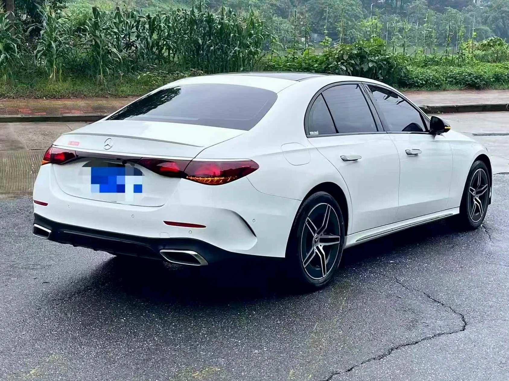 奔驰E 驾驶室