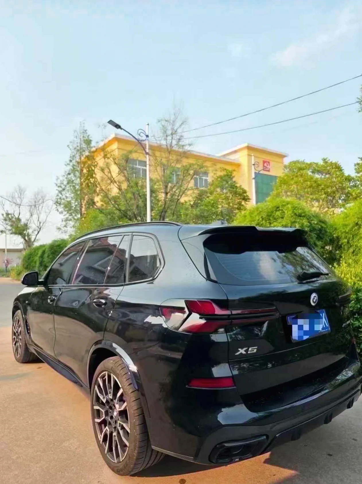 宝马X5 后面外观三