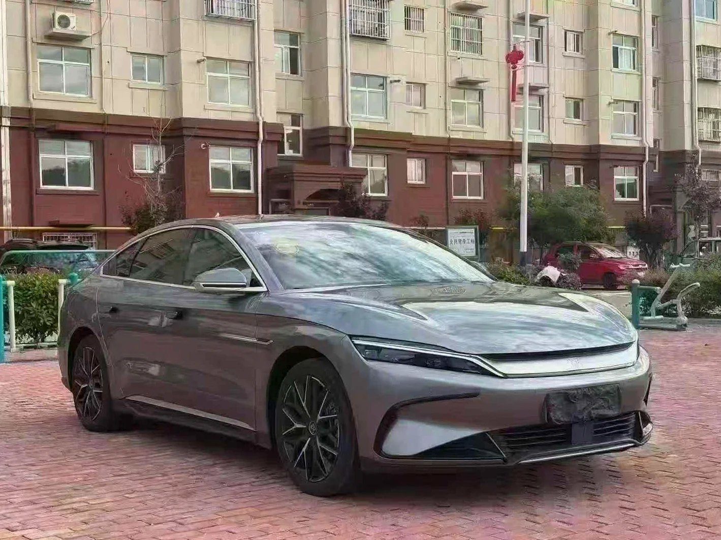 比亚迪汉 正面外观二