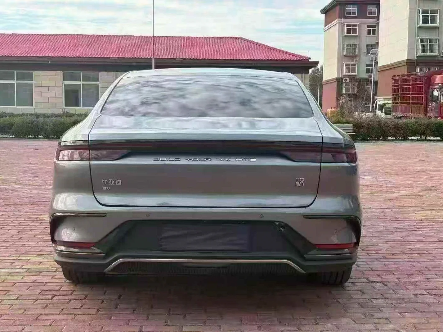 比亚迪汉 后面外观二