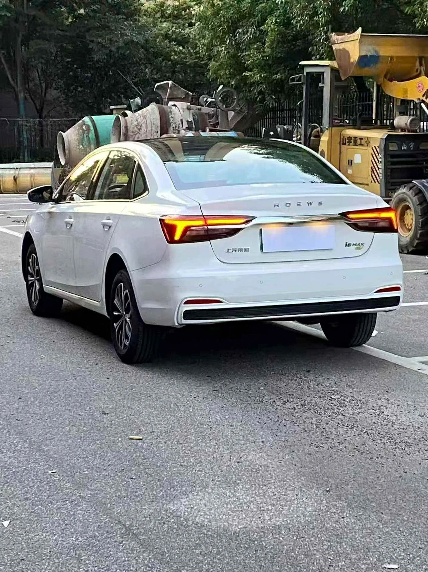 荣威i6 后面外观二