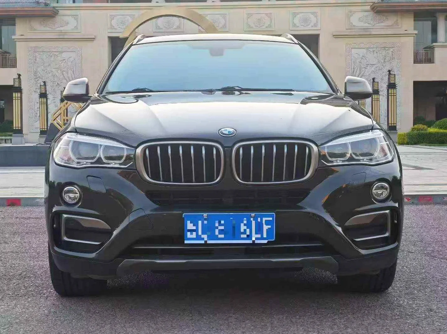 宝马X6 正面外观二