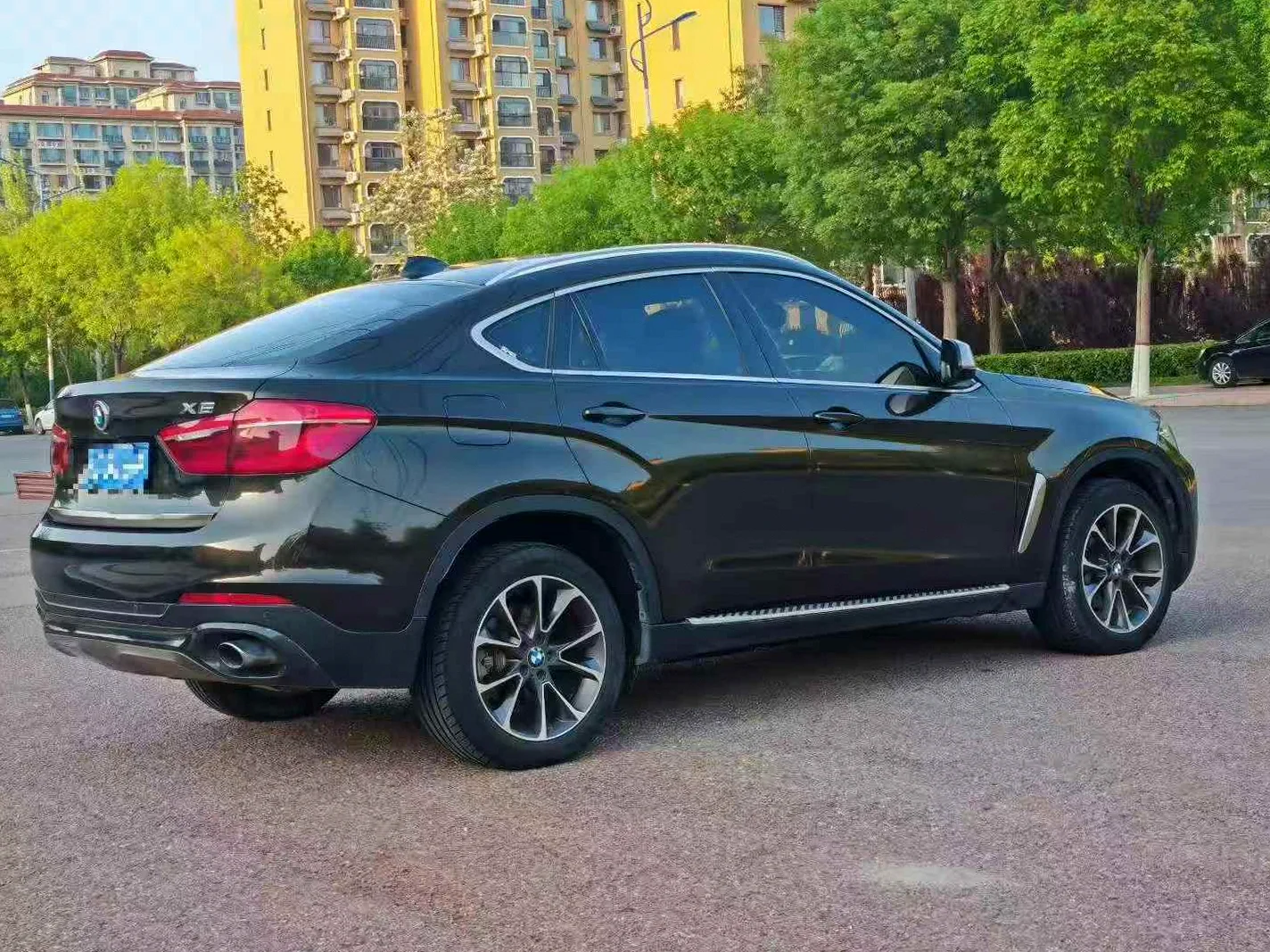 宝马X6 后面外观三