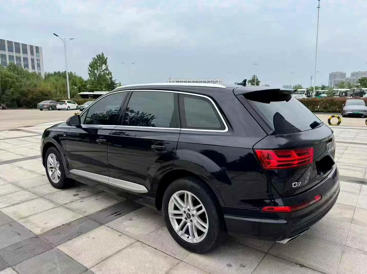 奥迪Q7 后面外观二