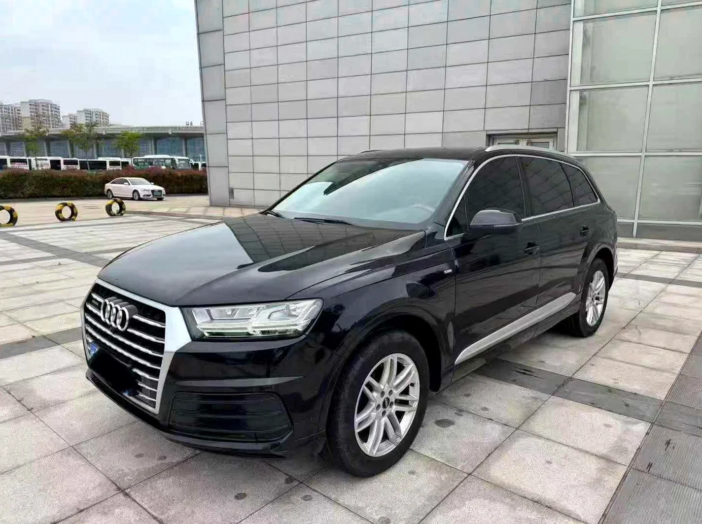 奥迪Q7 正面外观二