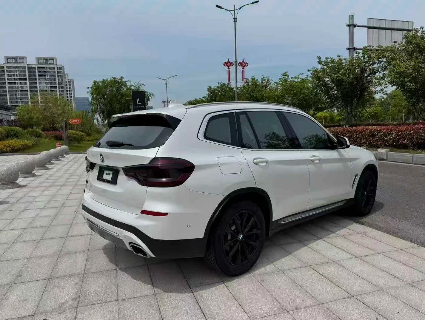宝马X3 后面外观三