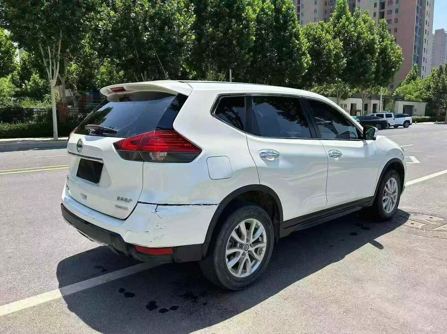 日产奇骏 后面外观一