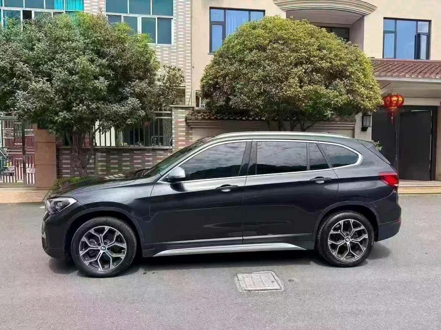 宝马X1 后面外观一
