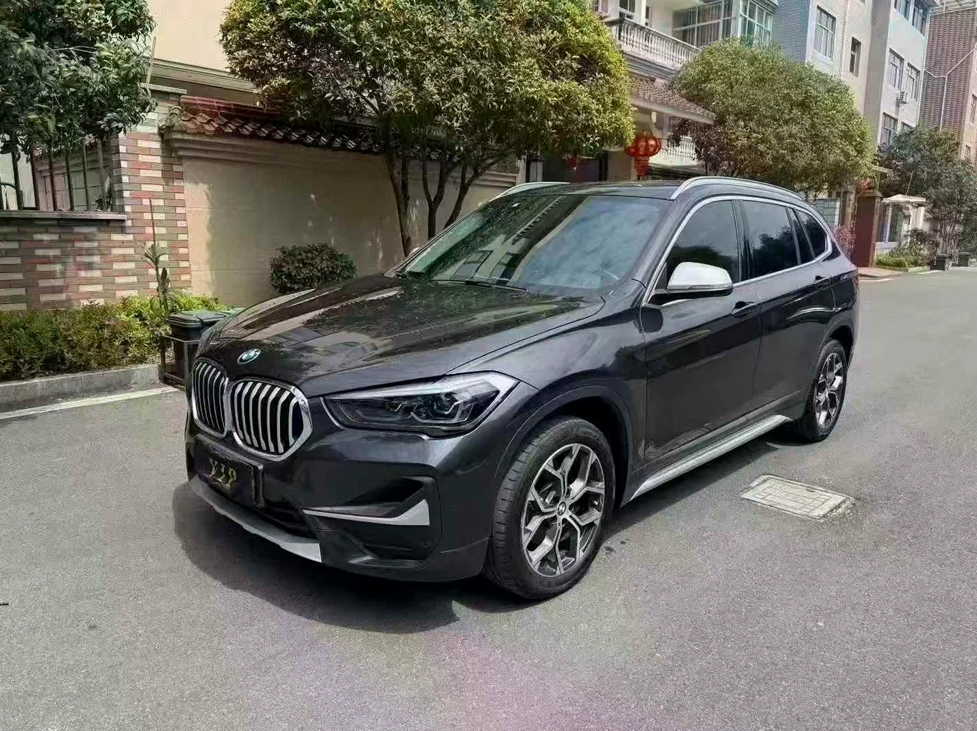 宝马X1 正面外观三