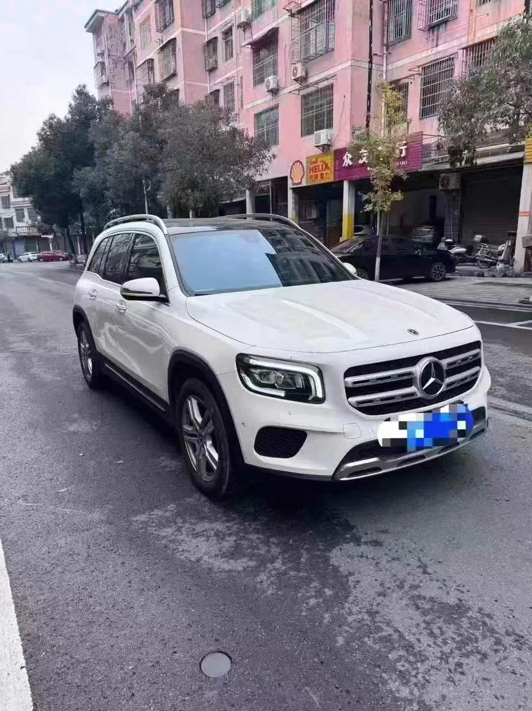 奔驰GLB 正面外观三
