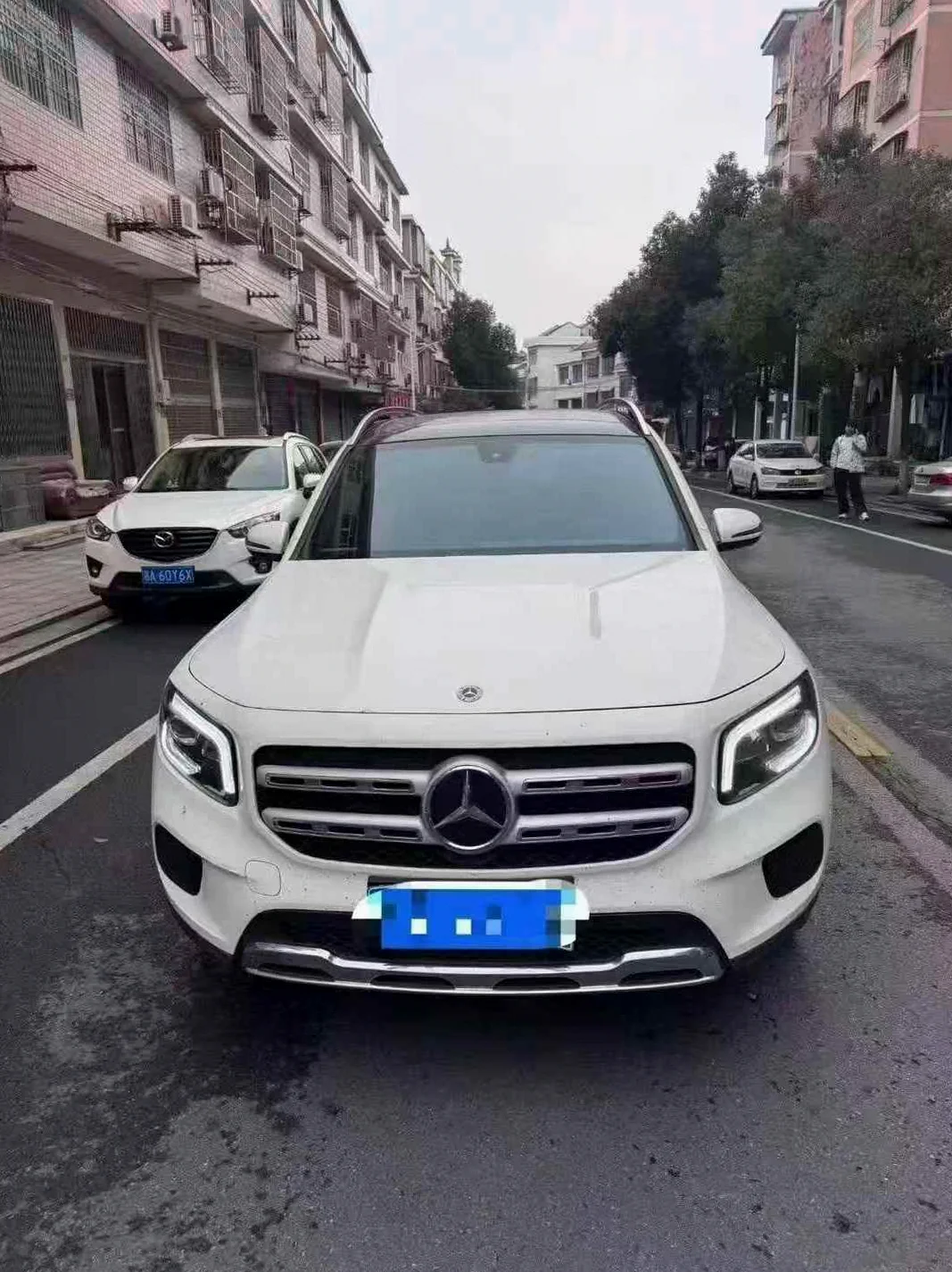 奔驰GLB 正面外观二